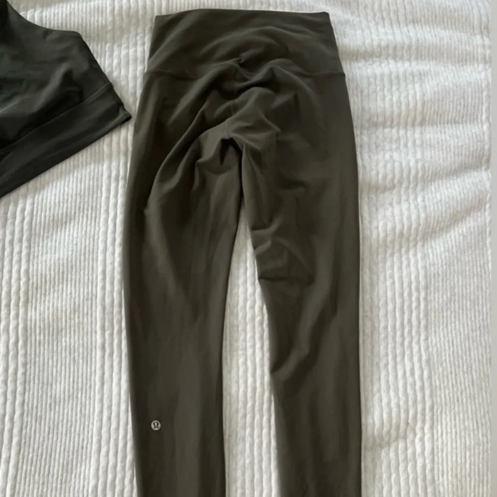 Lululemon Wunder Train High Rise 28” Leggings in Olive - Picture 7 of 7